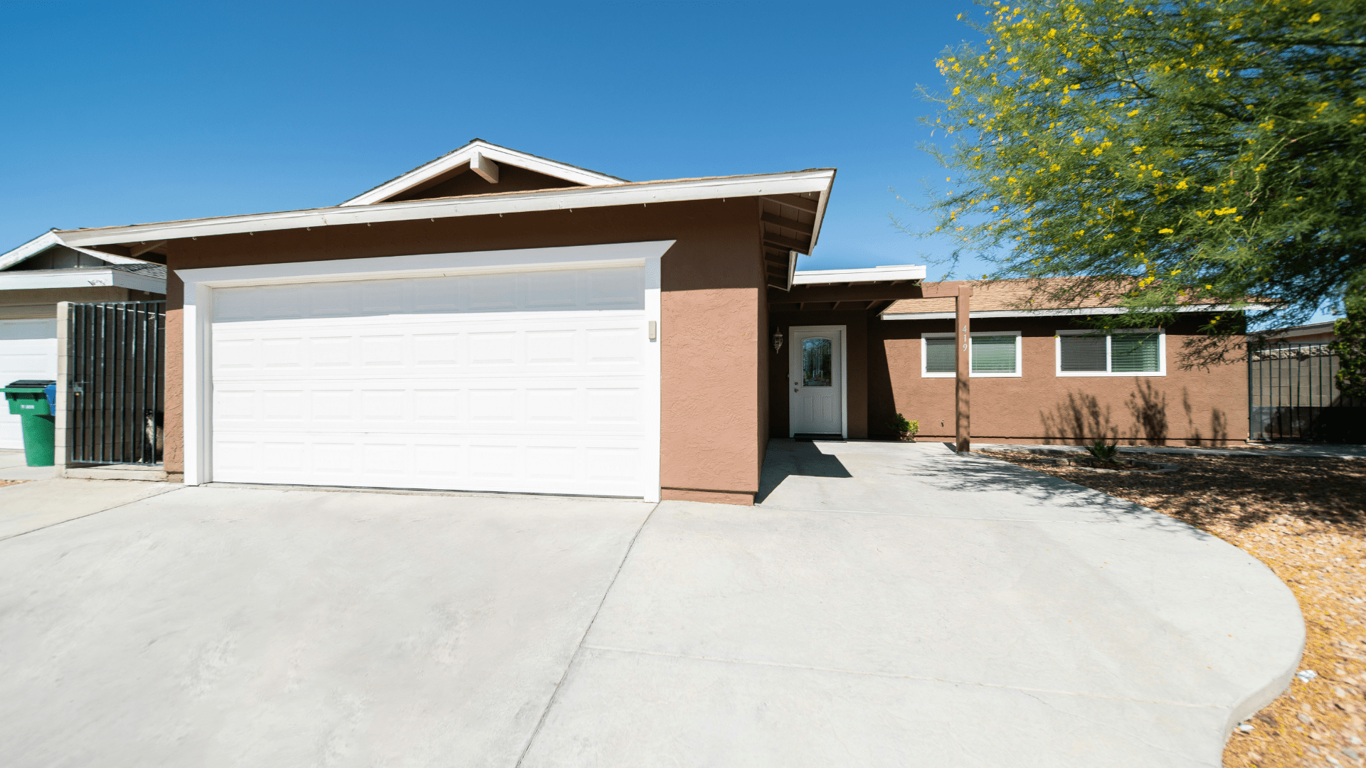 How To Paint A Garage Door ? - Luxury Art Canvas